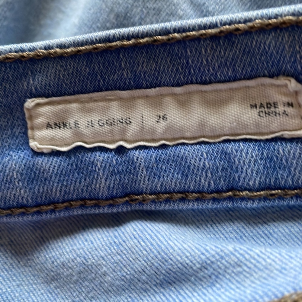 Distressed Jeans - Picture 6 of 6